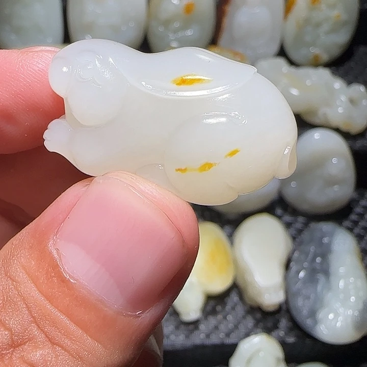 和田玉未镶嵌车挂