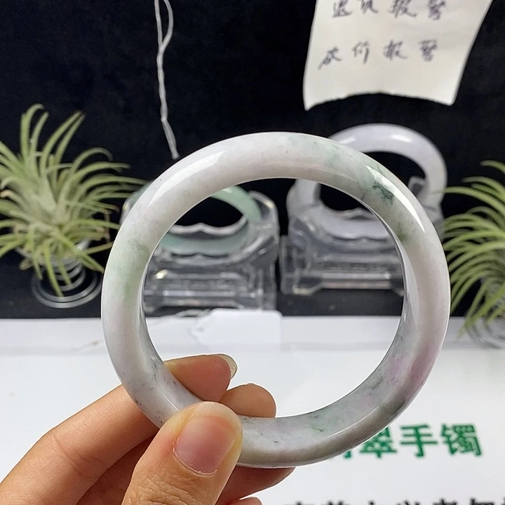 翡翠未镶嵌手镯65号。 58.7圈