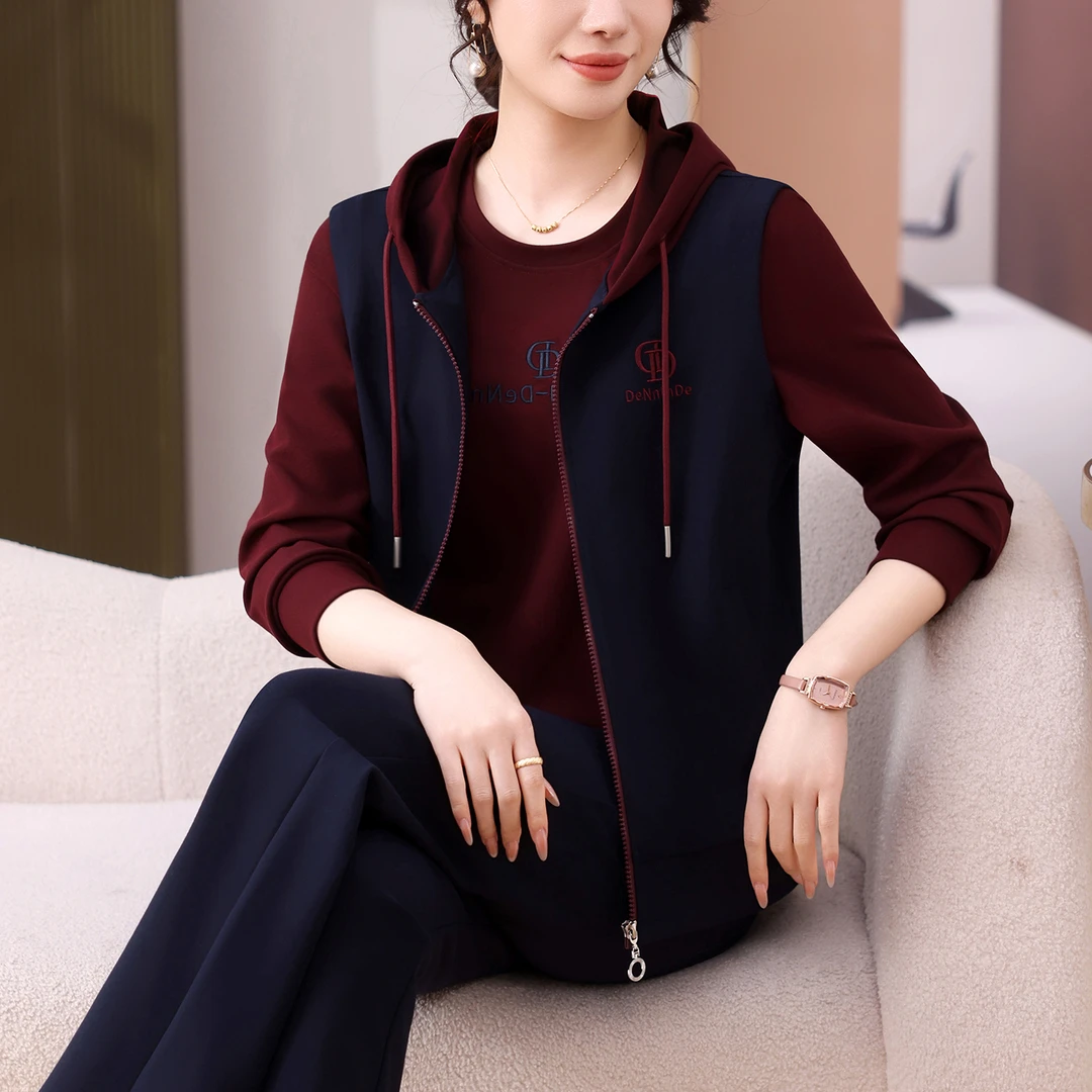 雪中飞中年妈妈秋季2025新款三件套中老年春秋马甲款休闲运动套装