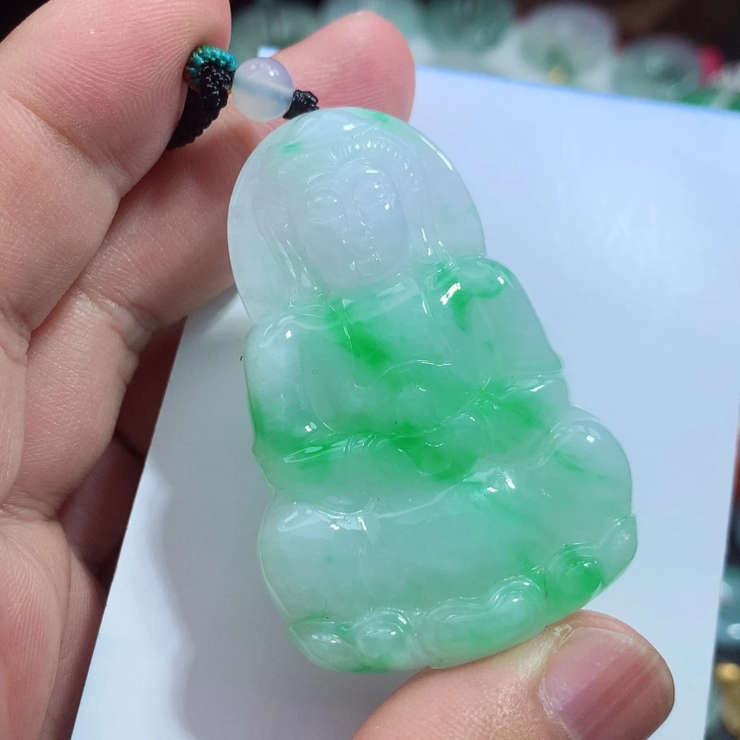 翡翠未镶嵌颈饰观音