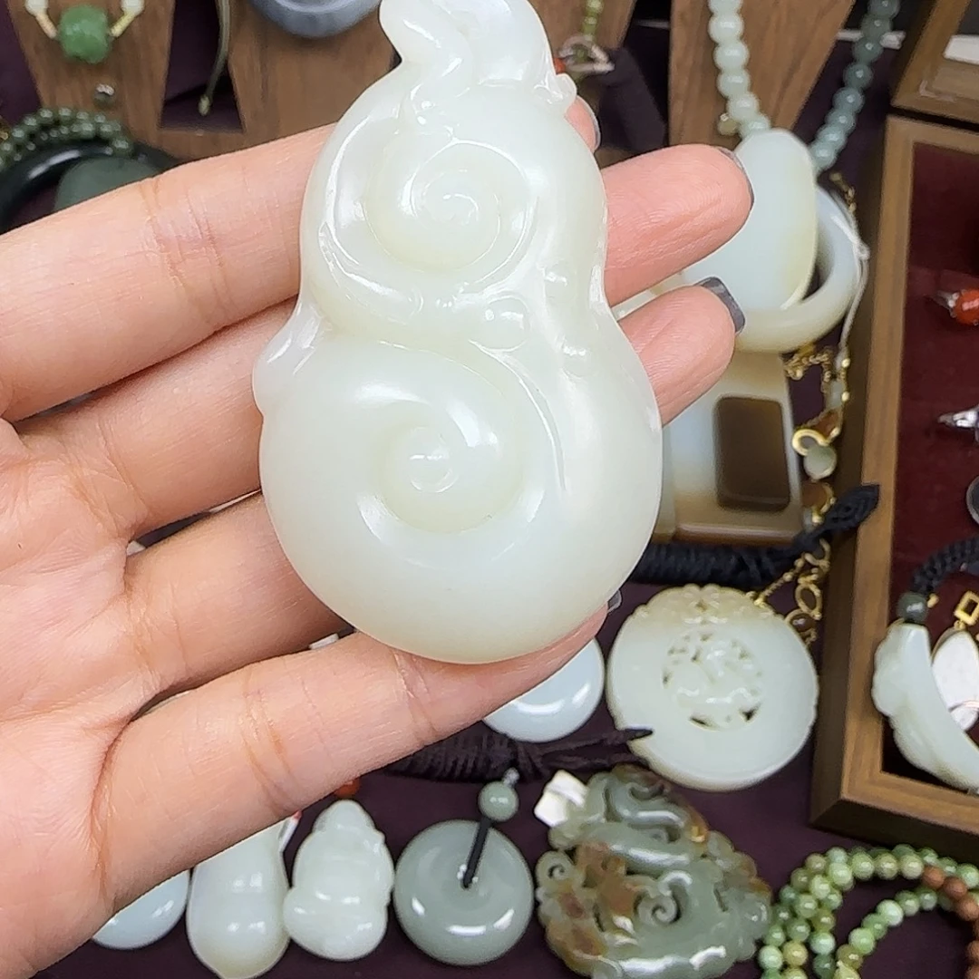 和田玉未镶嵌颈饰