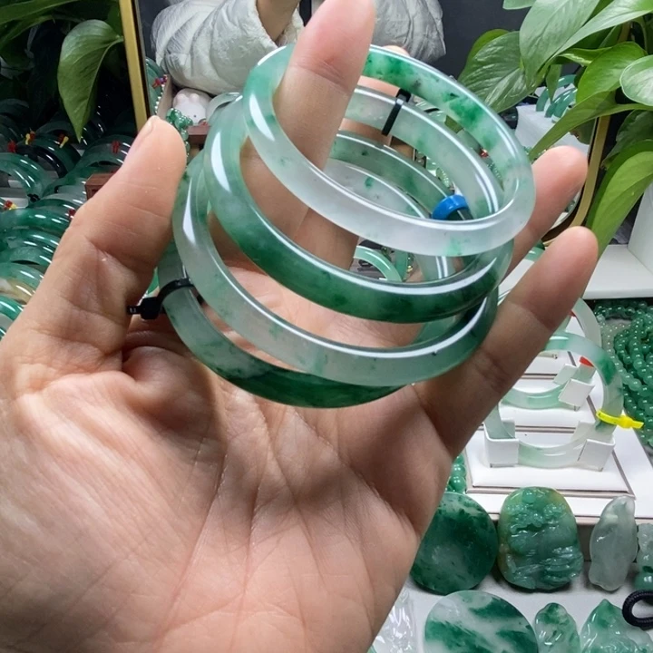 七***七石英质玉未镶嵌手镯