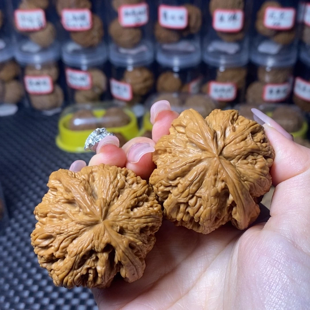 文玩核桃吊坠大粗筋50