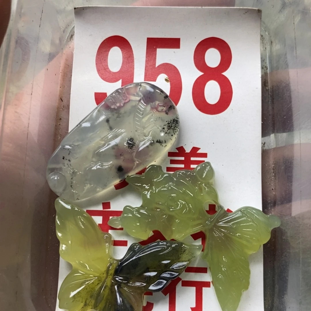 蛇纹石玉挂坠未镶嵌