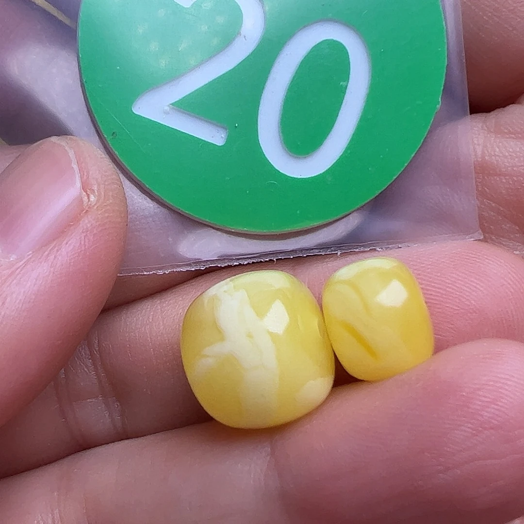 蜜蜡未镶嵌珠宝奇石无*人