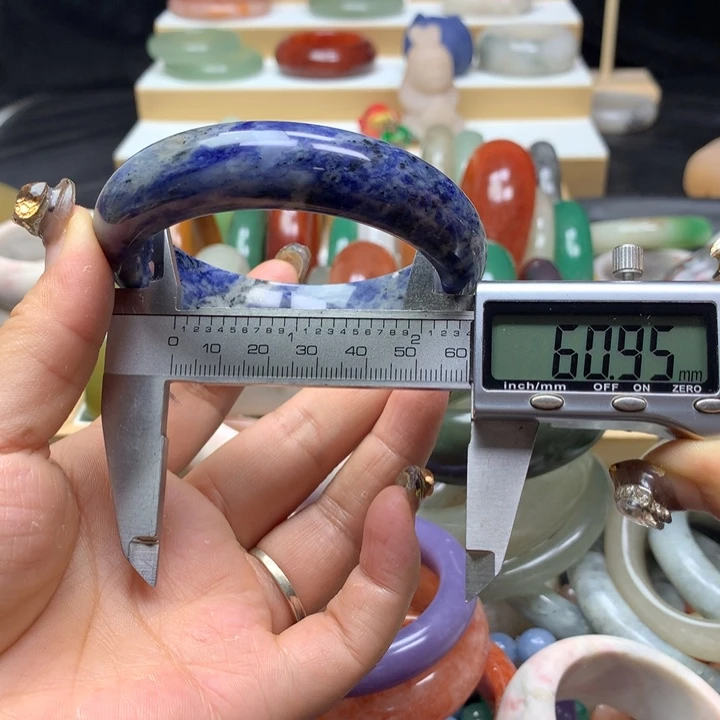 未镶嵌手镯石英质玉