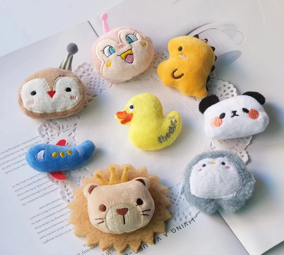 卡通毛绒胸针可爱小动物玩偶帆布包别针伴手礼配饰