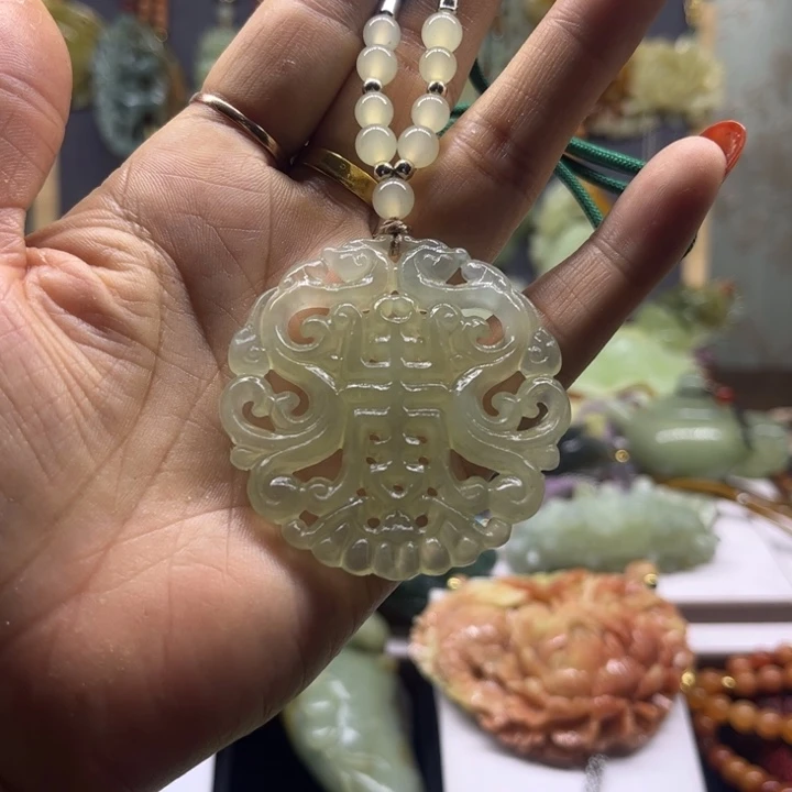 蛇纹石玉未镶嵌颈饰