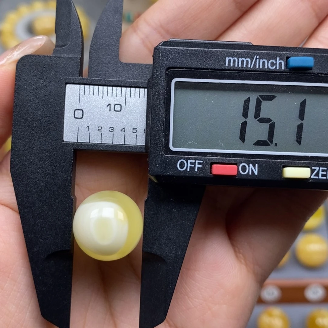 未镶嵌琥珀珠宝奇石