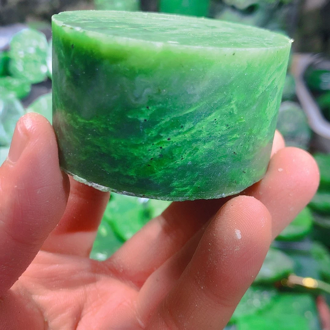 和田玉（碧玉）未镶嵌珠宝奇石