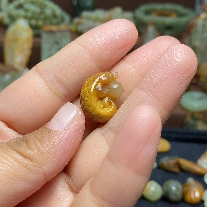 时***越岫岩河磨玉（透闪石质玉）未镶嵌颈饰