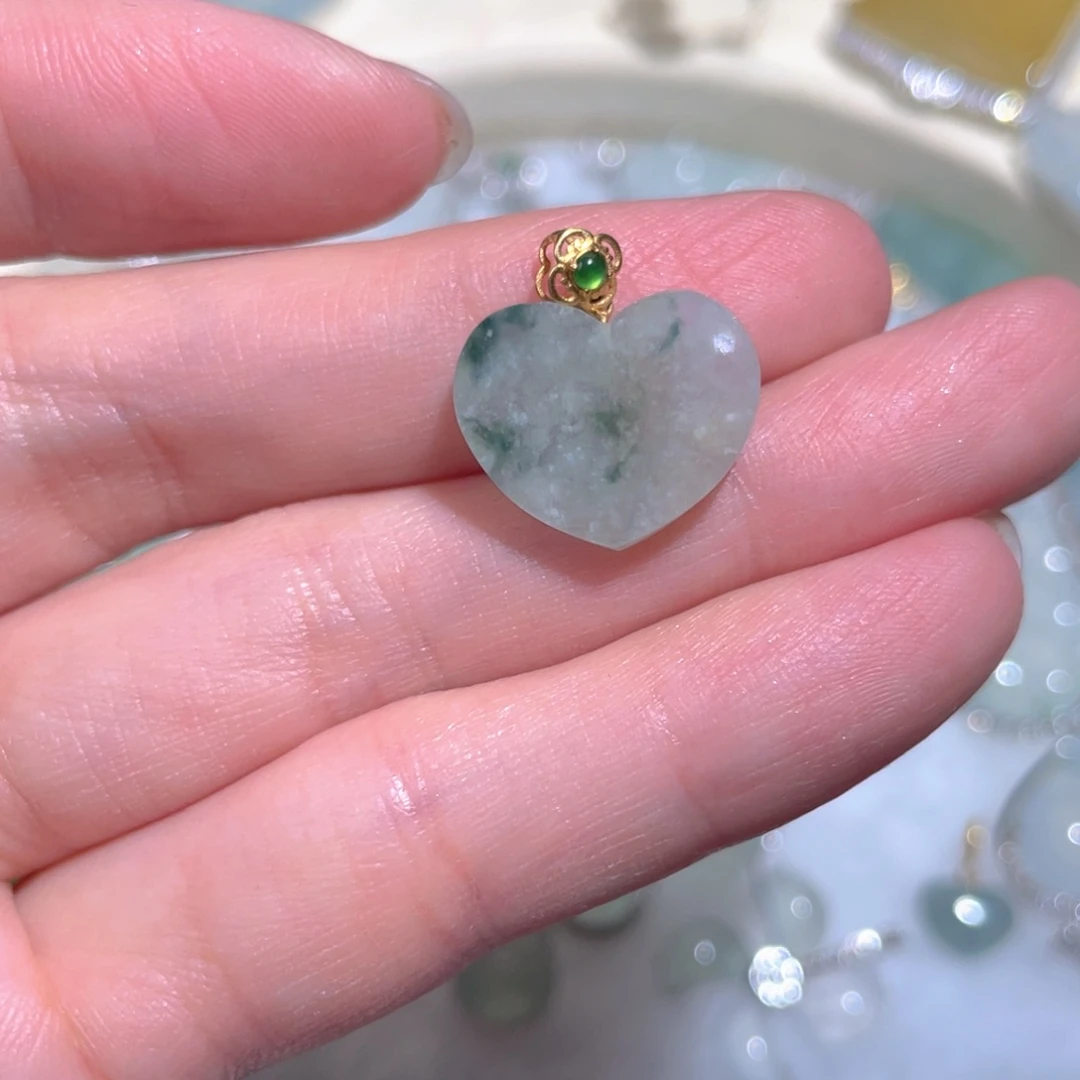 翡翠颈饰18K金镶嵌翡翠