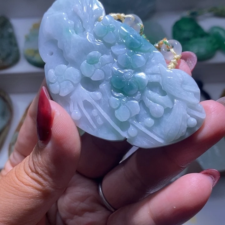 【闪购商品】翡翠未镶嵌颈饰喜上眉梢