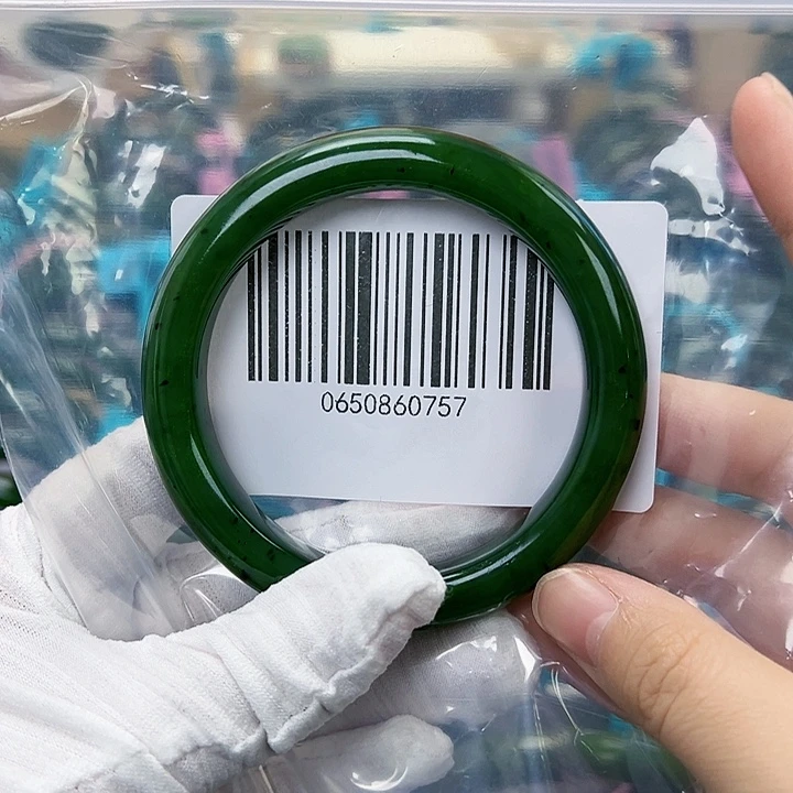 和田玉未镶嵌手镯微瑕6061