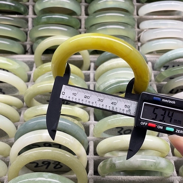 蛇纹石玉未镶嵌手镯315