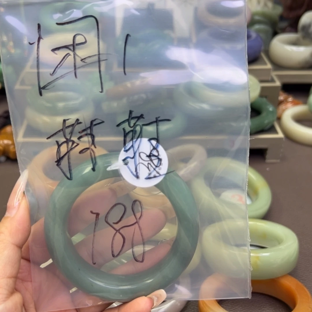 未镶嵌手镯石英岩玉大**闲