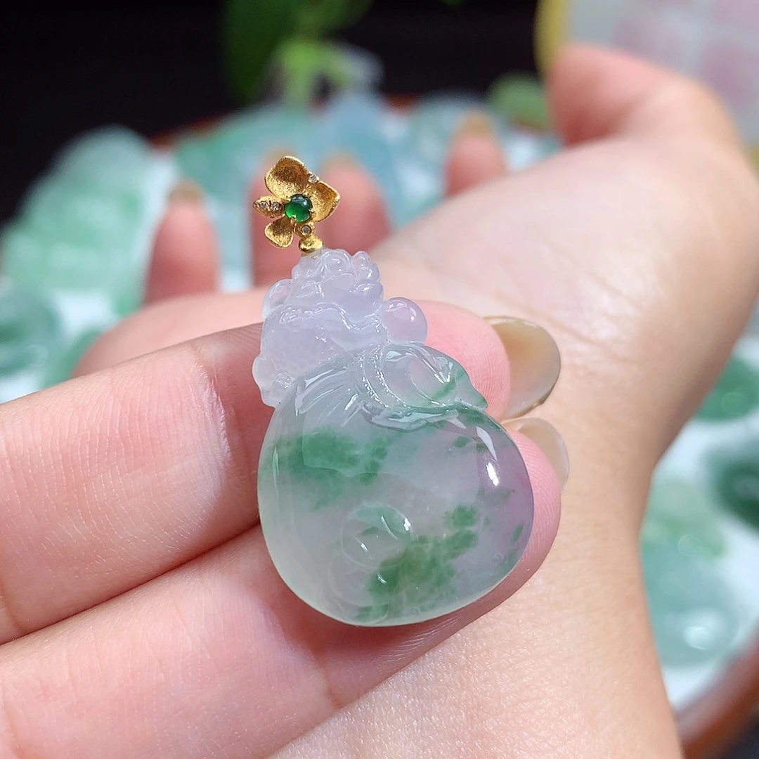 翡翠未镶嵌颈饰钱袋