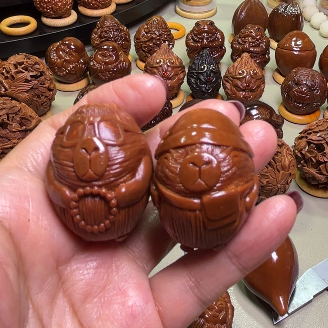 橄榄核把件卡皮扒拉