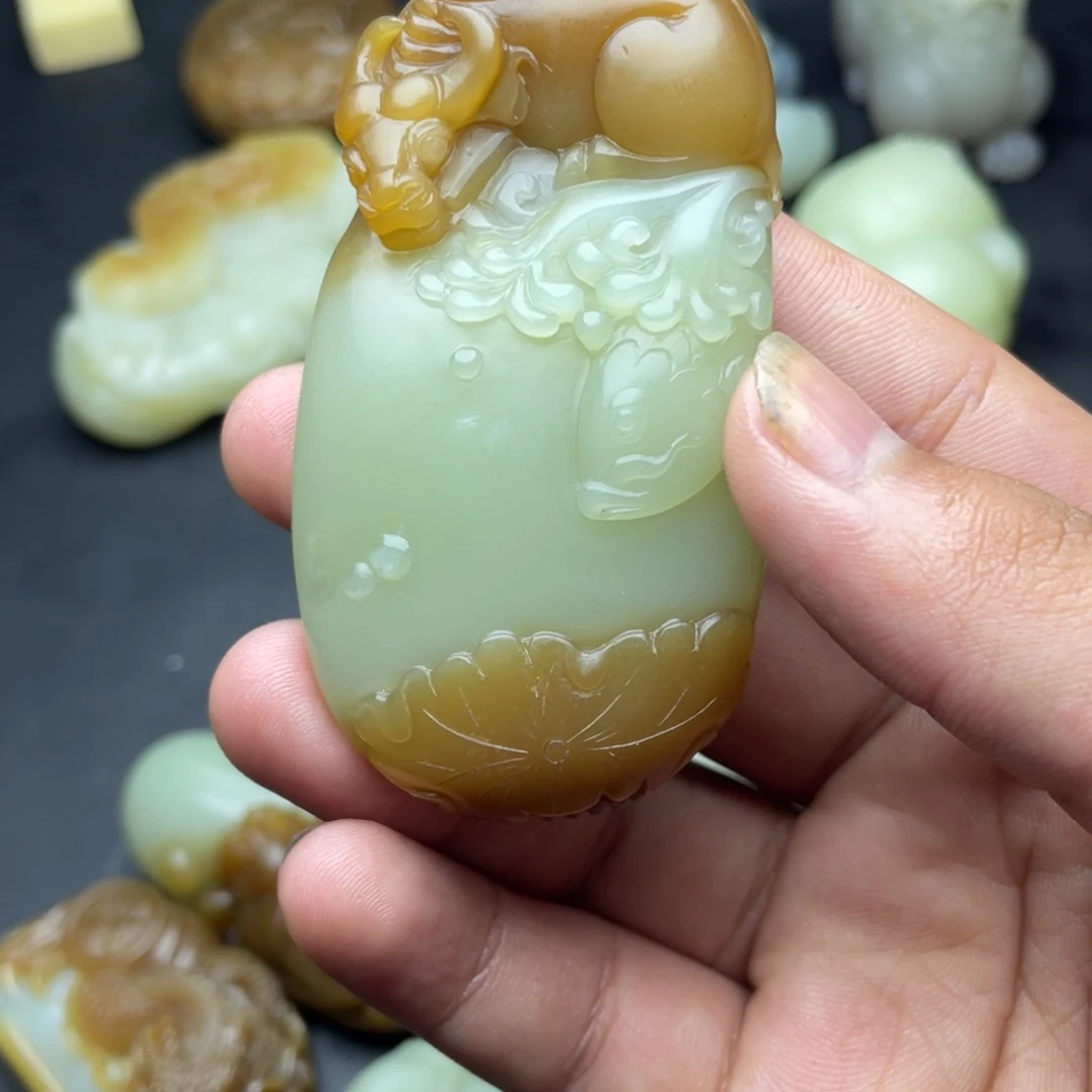 和田玉（糖玉）颈饰未镶嵌黄*昏