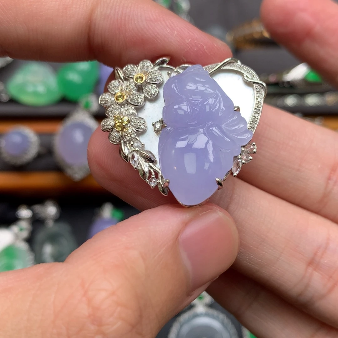 翡翠18K金镶嵌颈饰