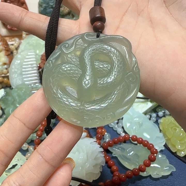 合金蛇纹石玉吊坠
