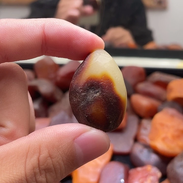 裸石琥珀未镶嵌吊坠