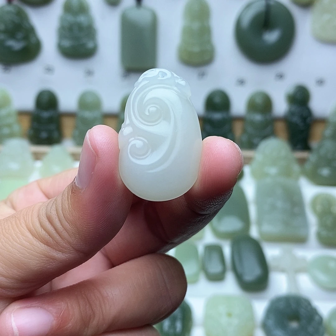 和田玉未镶嵌颈饰