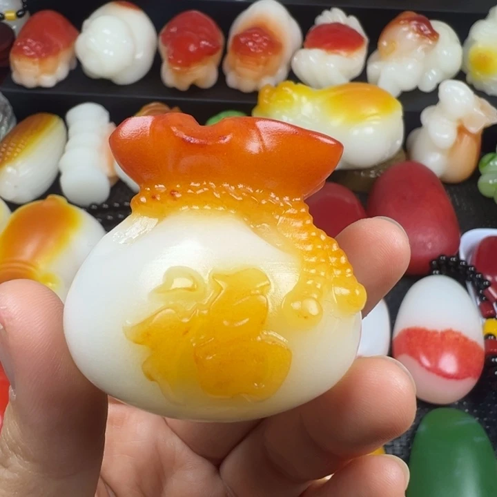 新疆戈壁五彩石金丝