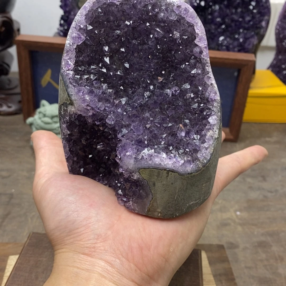 未镶嵌水晶大型摆件（非配饰）