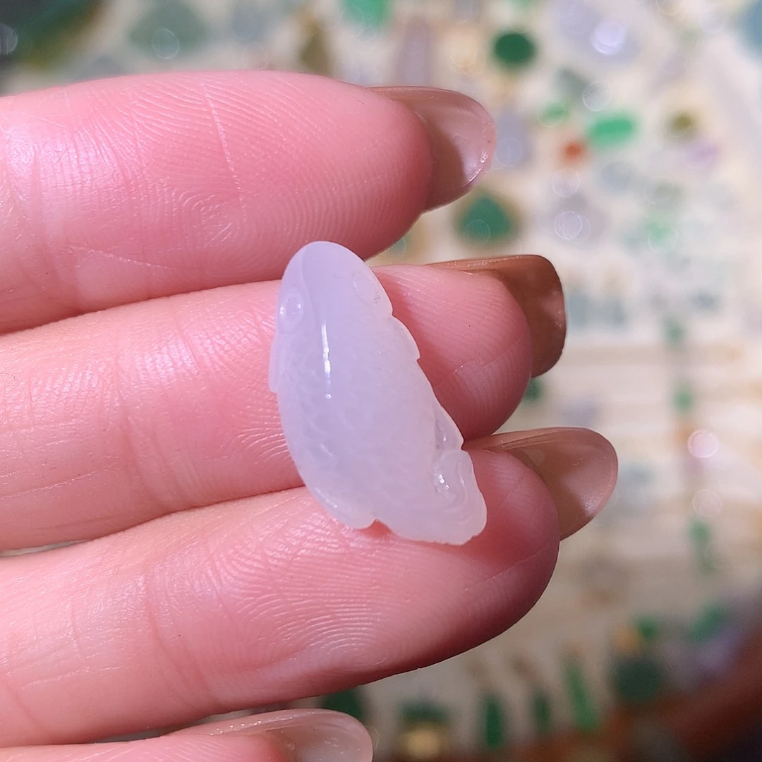 翡翠未镶嵌颈饰白冰年年有余（鱼）