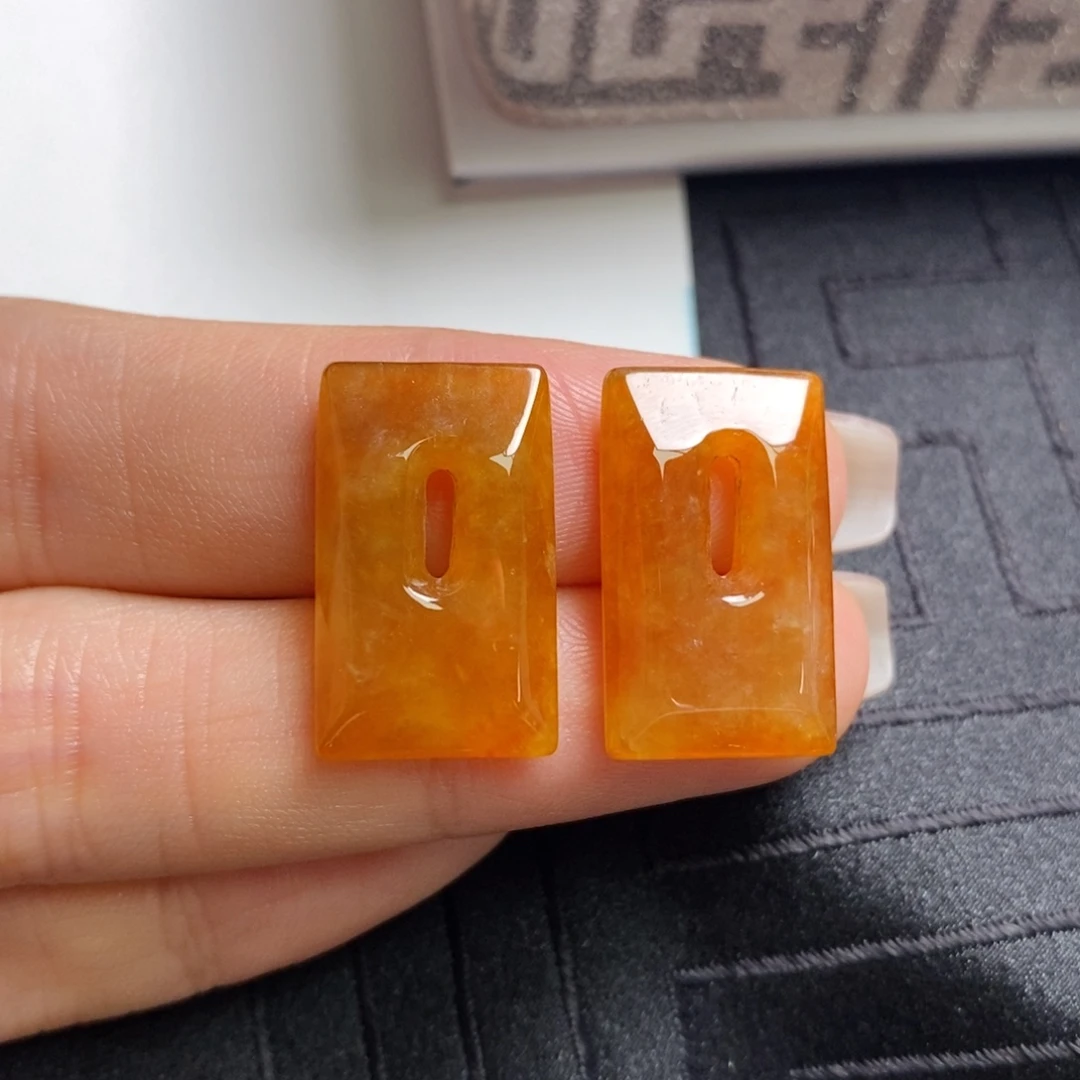 翡翠未镶嵌耳饰满色红翡方糖