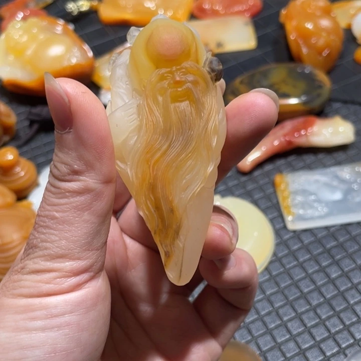 石英质玉（黄龙玉）未镶嵌颈饰