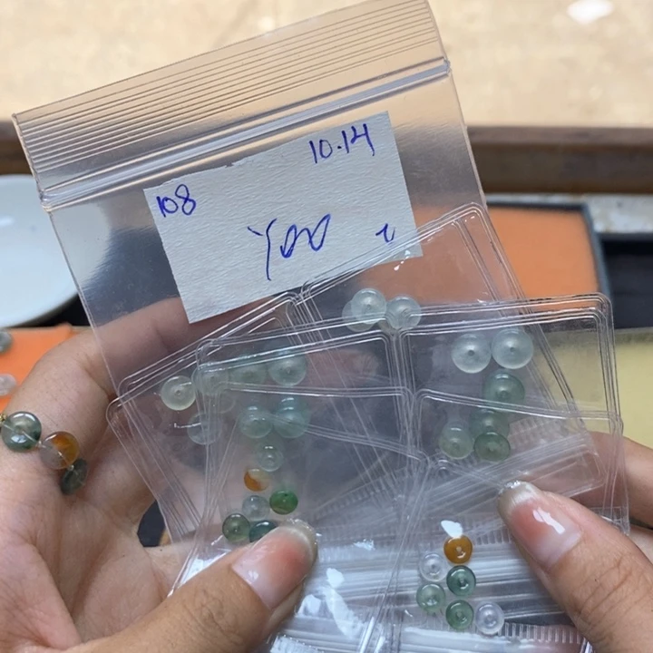 岁***奶定制翡翠未镶嵌不退