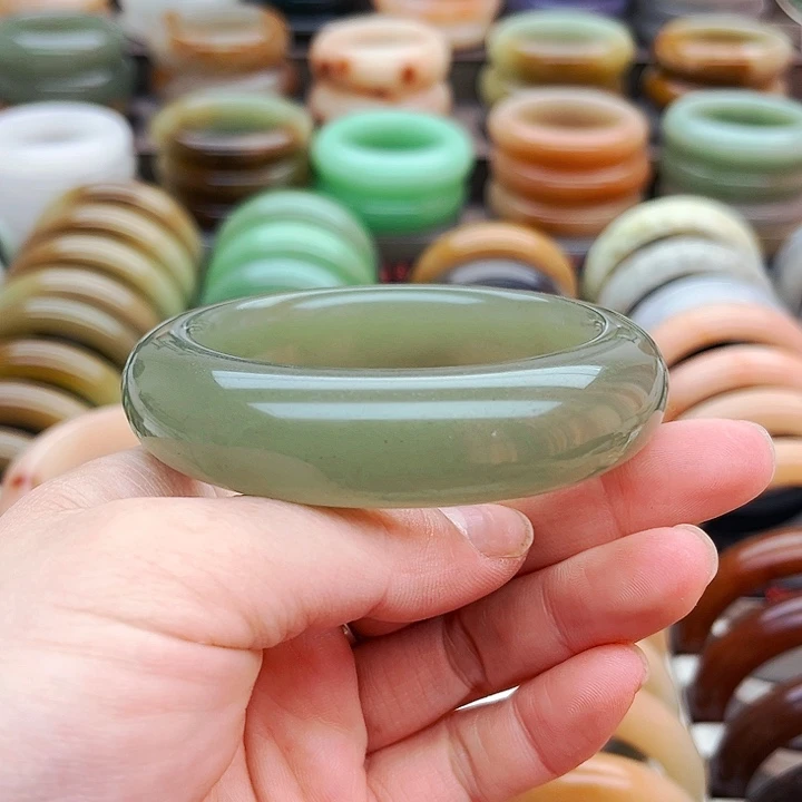 未镶嵌手镯（圆镯）石英质玉