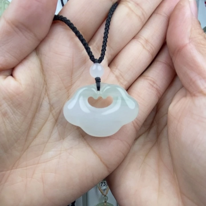 石英质玉未镶嵌颈饰