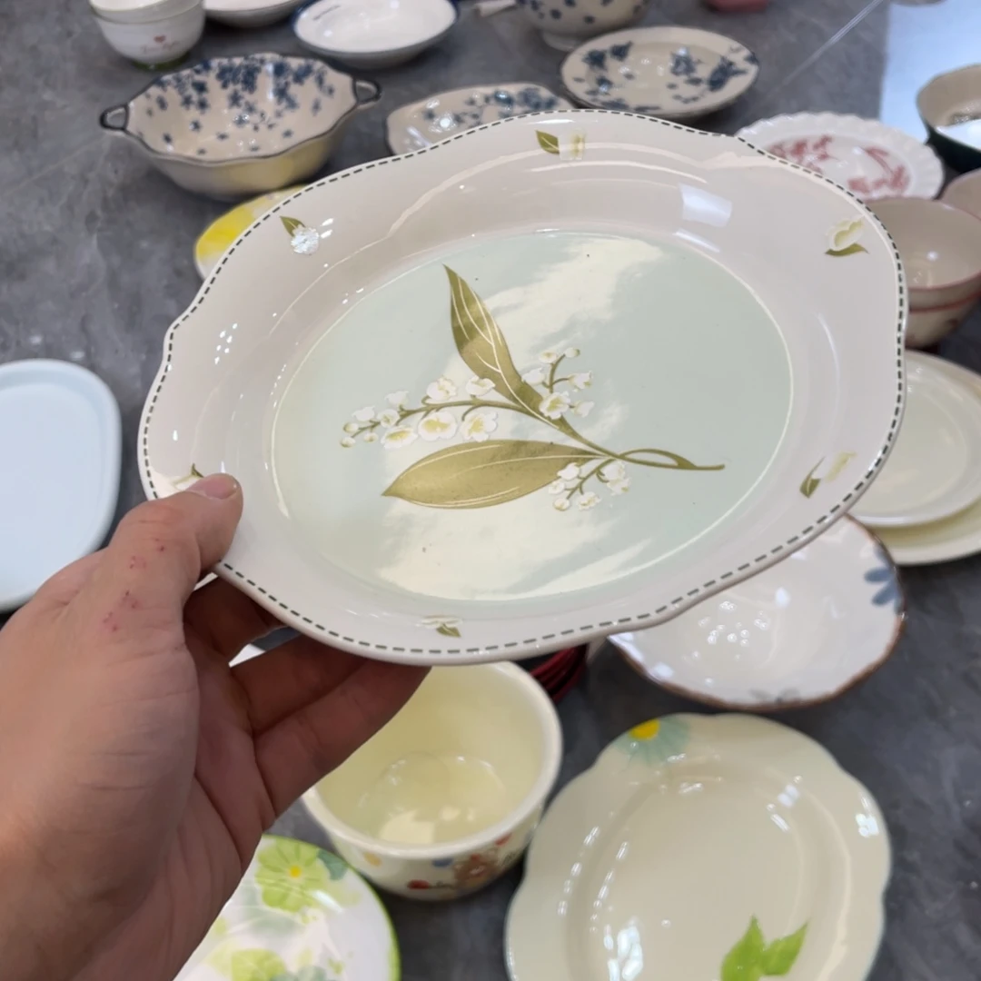 陶瓷微瑕餐具介意勿拍，满18飞！