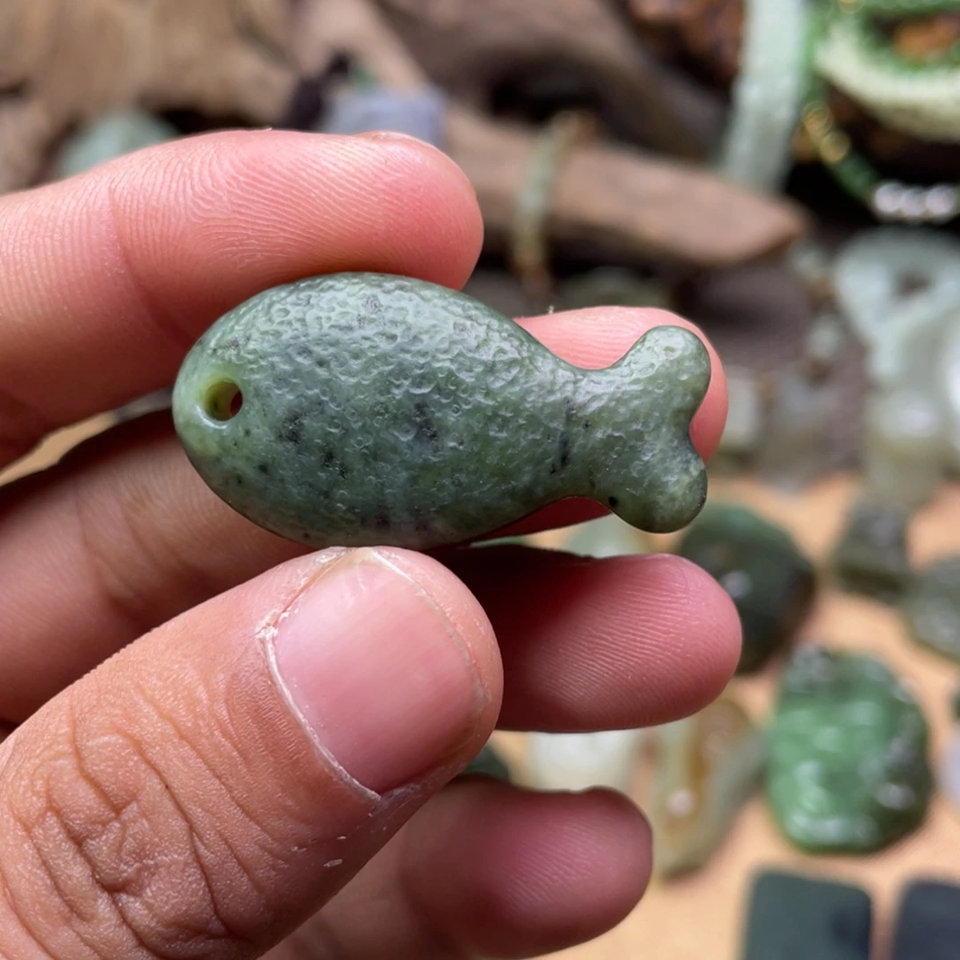 ঞ****和田玉未镶嵌颈饰