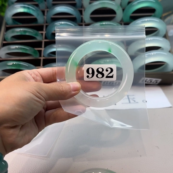 有机玻璃飞*时尚飘花手镯