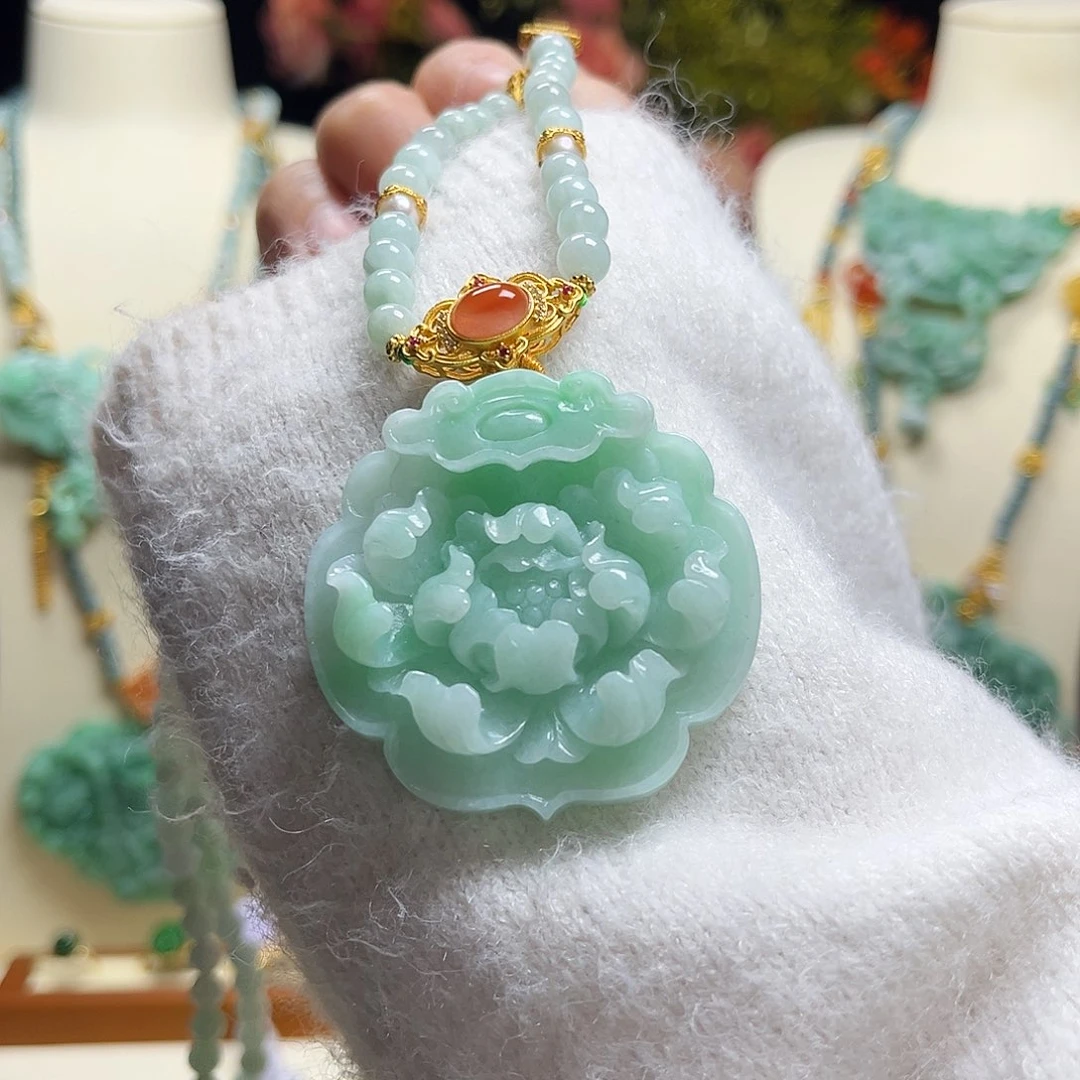 翡翠颈饰未镶嵌绿牡丹