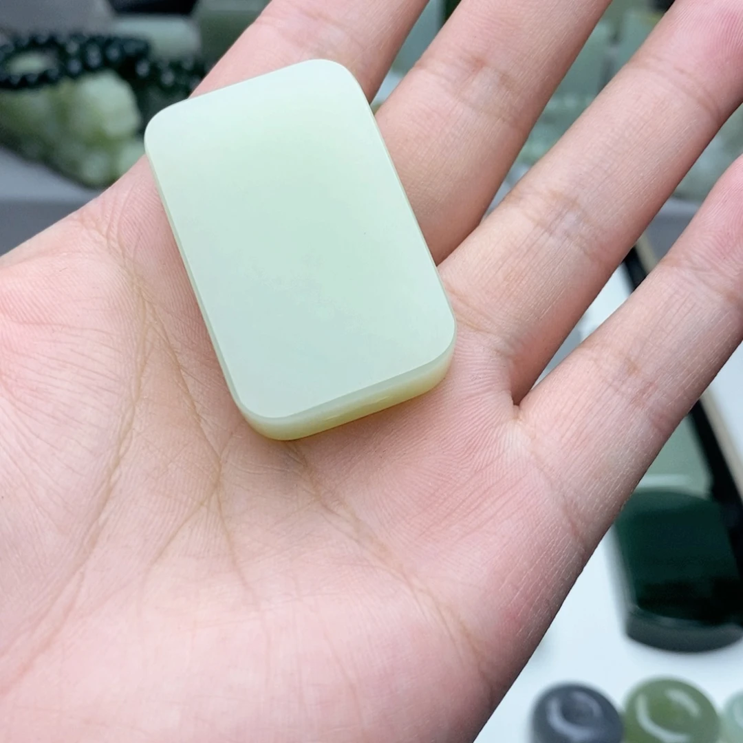 和田玉颈饰未镶嵌巷***?