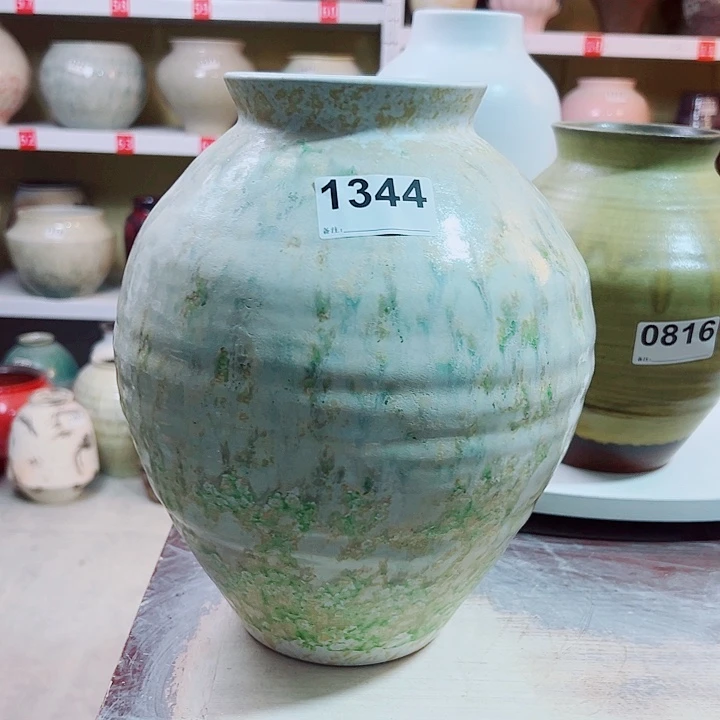 白****花瓶摆件摆件口10 高29，1344