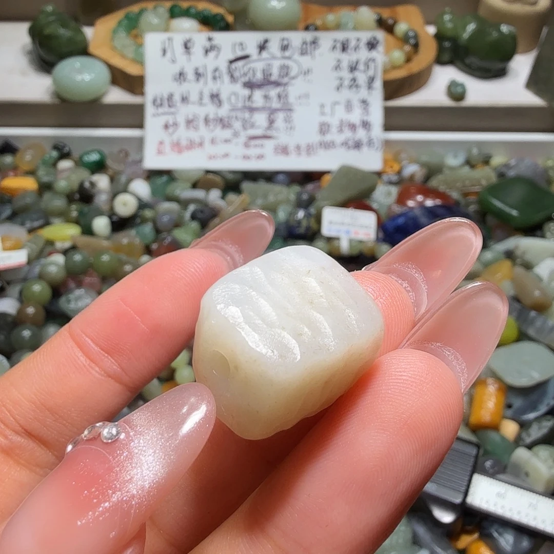 和田玉未镶嵌珠宝奇石