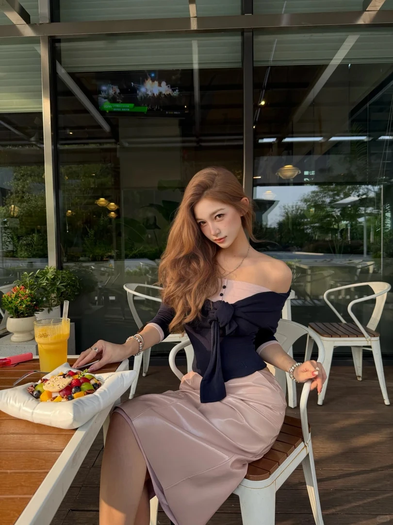 2025秋季新款设计感亨利领假两件拼色上衣配显瘦气质半身皮裙套装