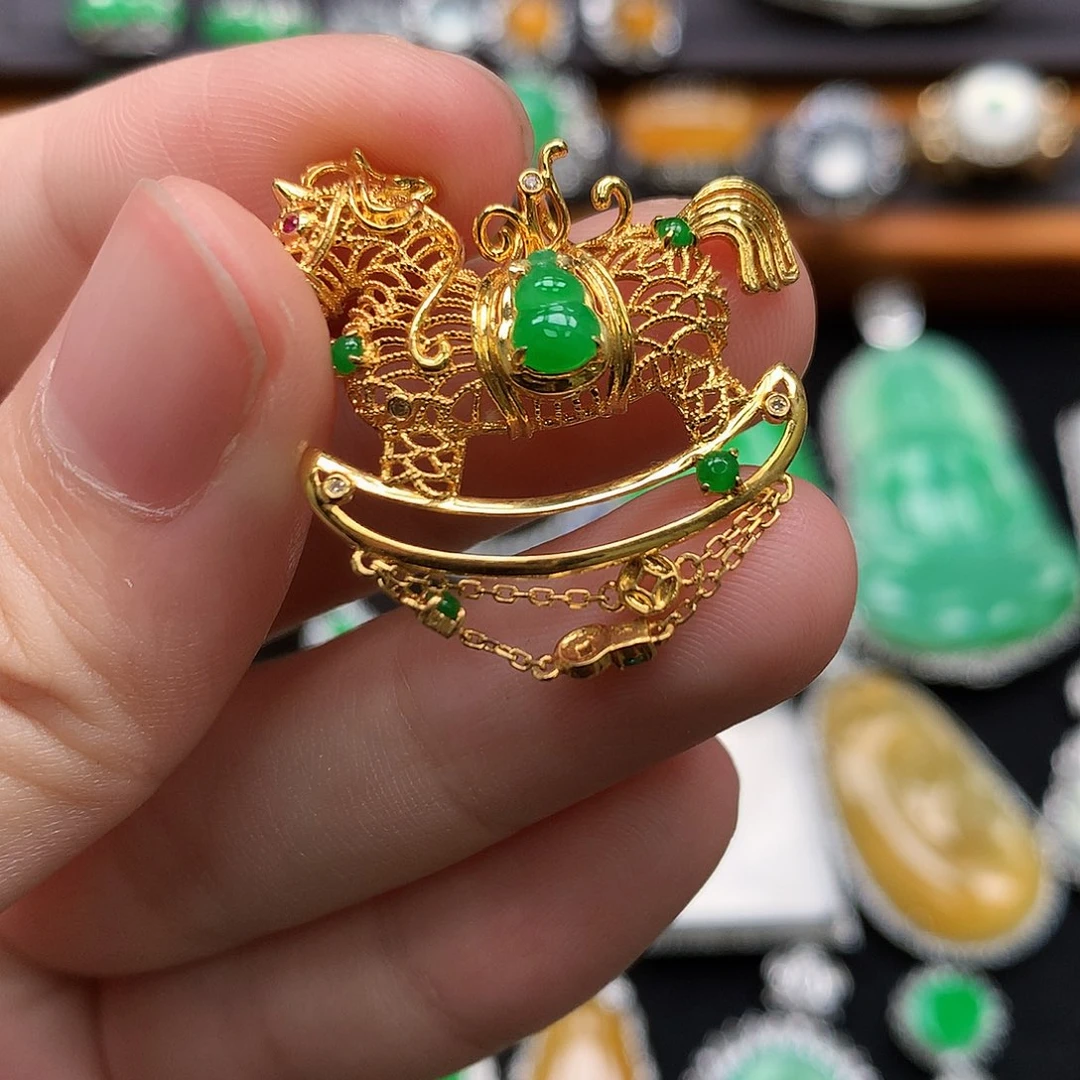 颈饰18K金镶嵌翡翠