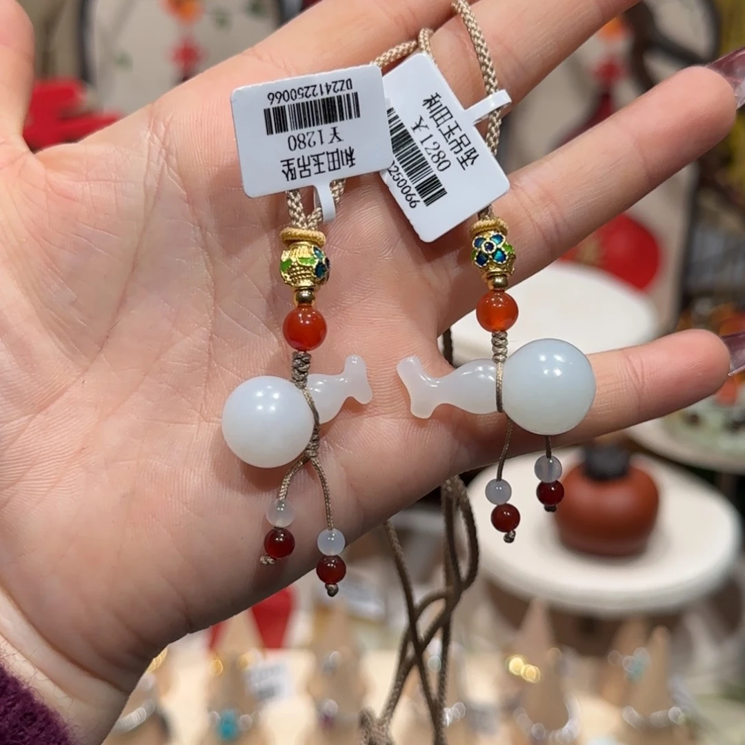 和田玉颈饰未镶嵌俄白葫芦吊坠（多样性发其一）