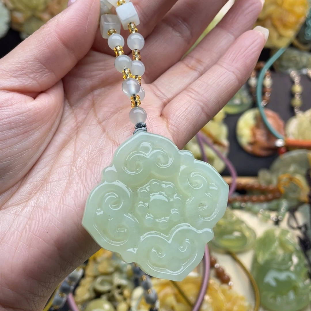 蛇纹石玉颈饰未镶嵌