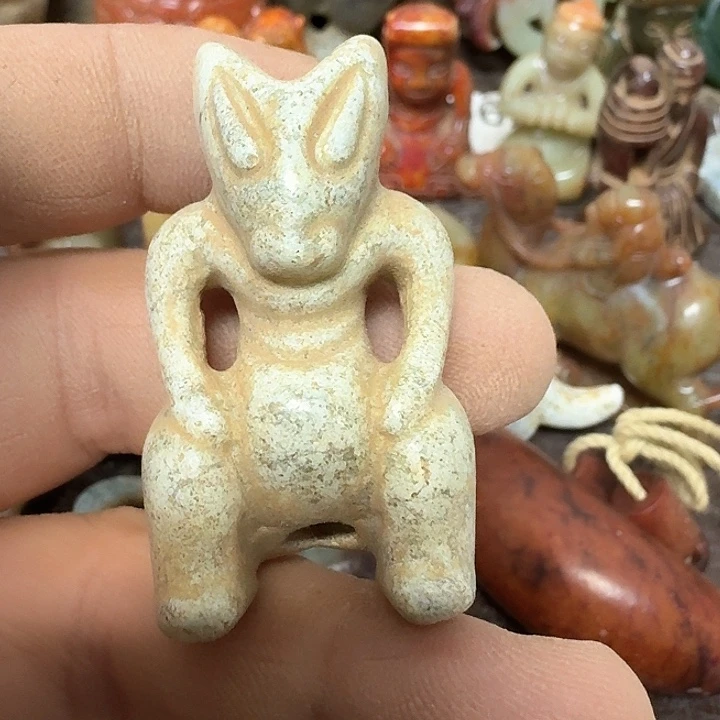 蛇纹石玉颈饰未镶嵌