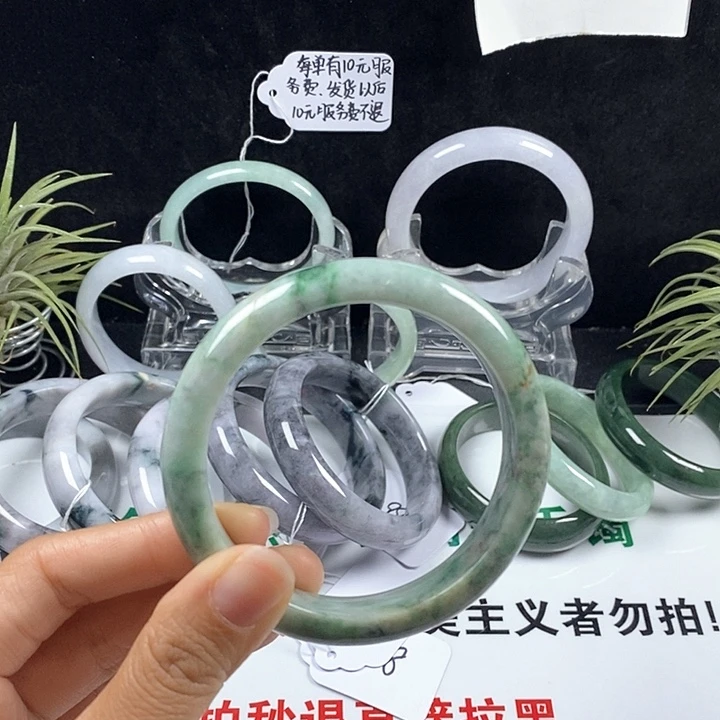 翡翠未镶嵌手镯89号。 58.4圈
