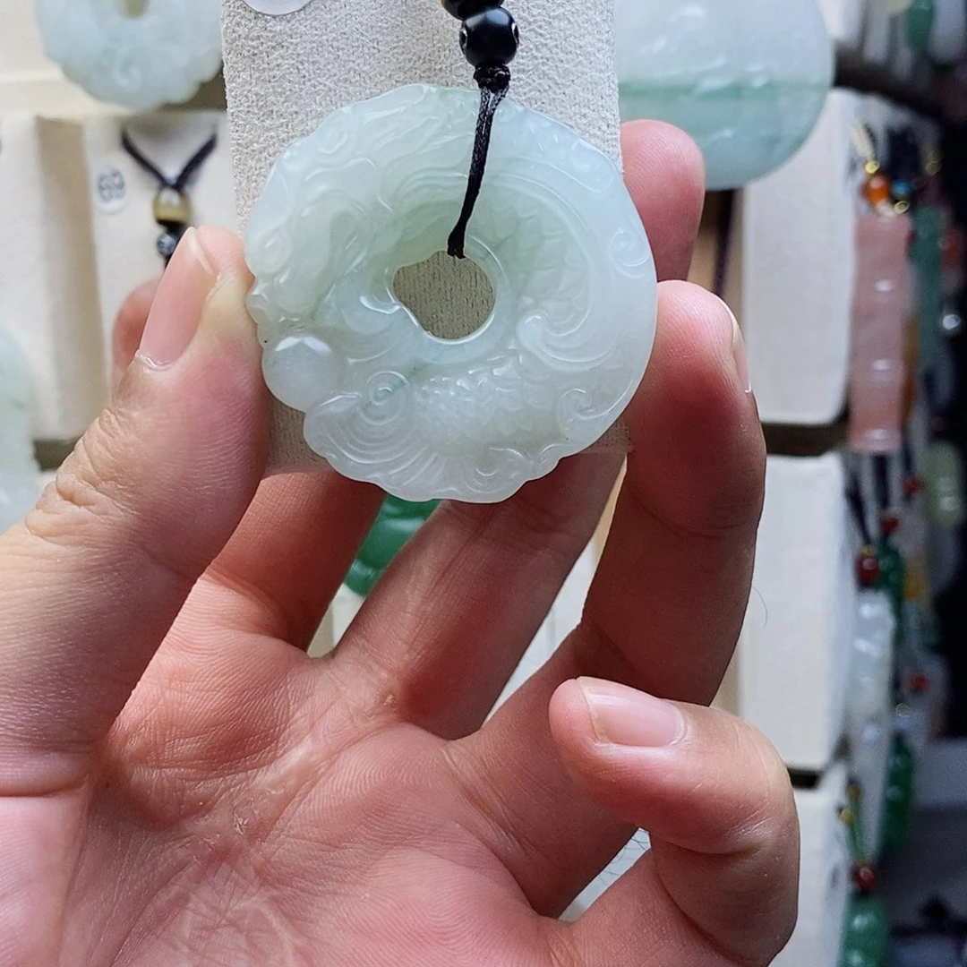 颈饰未镶嵌石英质玉
