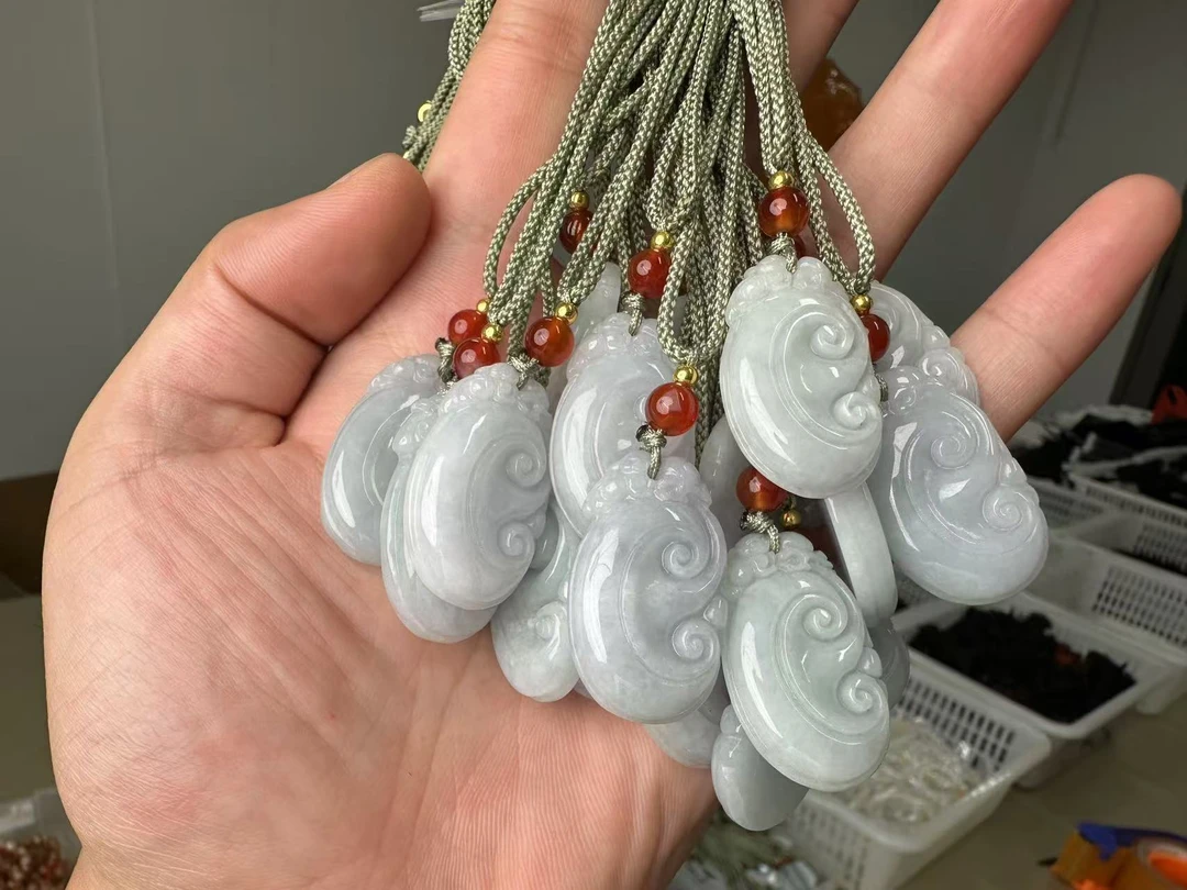 天然翡翠A货如意吊坠